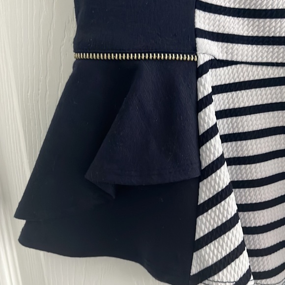 Juniors peplum sleeveless blue and white size M top - Picture 4 of 10